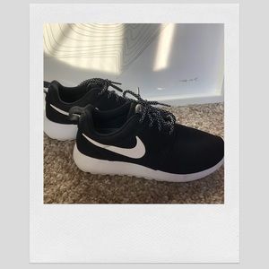 Women’s Nike Roshes